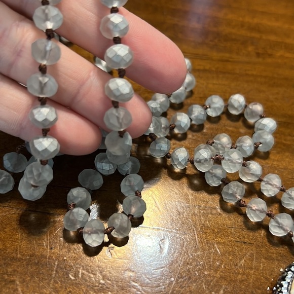 Druzy stone hand knitted necklace - Picture 5 of 5